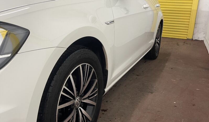
2018 Volkswagen Golf White Hatchback full									