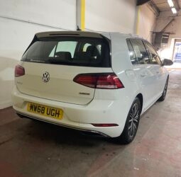 
2018 Volkswagen Golf White Hatchback full									