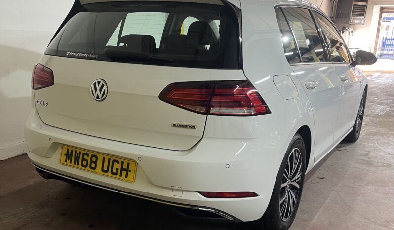 
2018 Volkswagen Golf White Hatchback full									