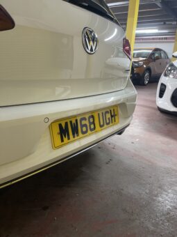 
2018 Volkswagen Golf White Hatchback full									