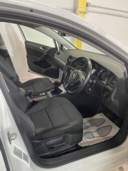 
2018 Volkswagen Golf White Hatchback full									