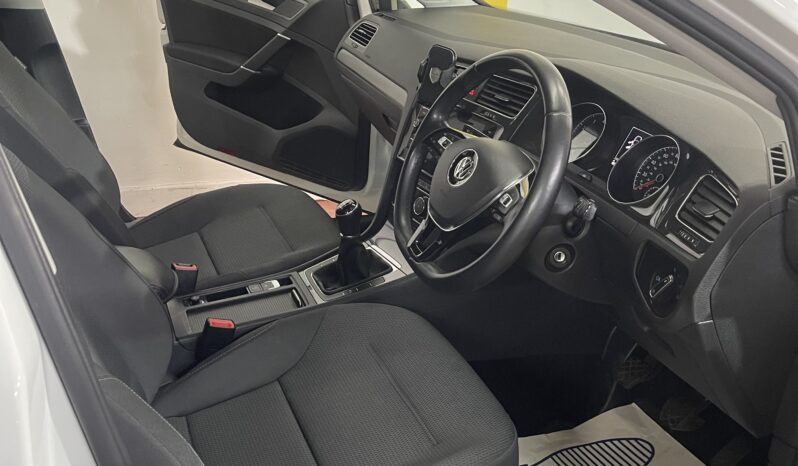 
2018 Volkswagen Golf White Hatchback full									