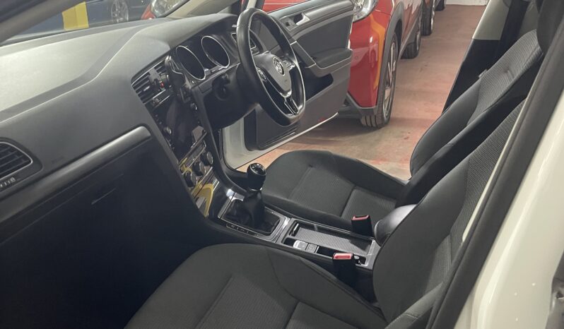 
2018 Volkswagen Golf White Hatchback full									