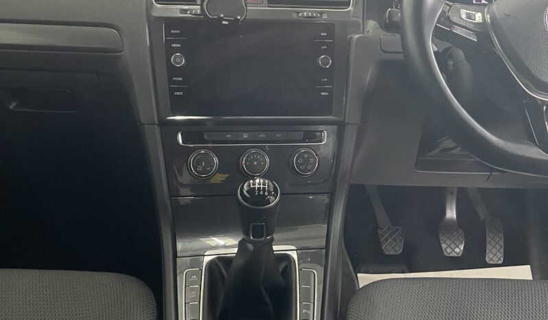 
2018 Volkswagen Golf White Hatchback full									
