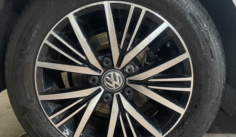
2018 Volkswagen Golf White Hatchback full									