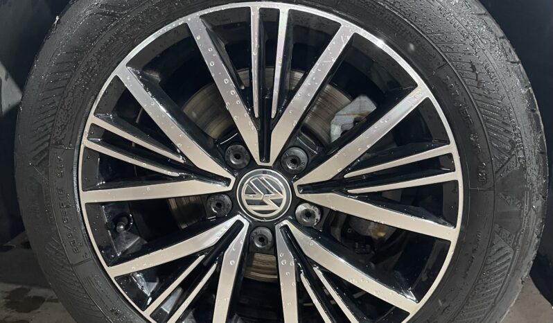 
2018 Volkswagen Golf White Hatchback full									