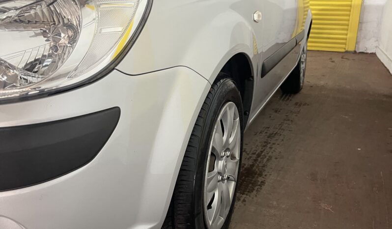 
2007 Hyundai getz Silver Hatchback full									