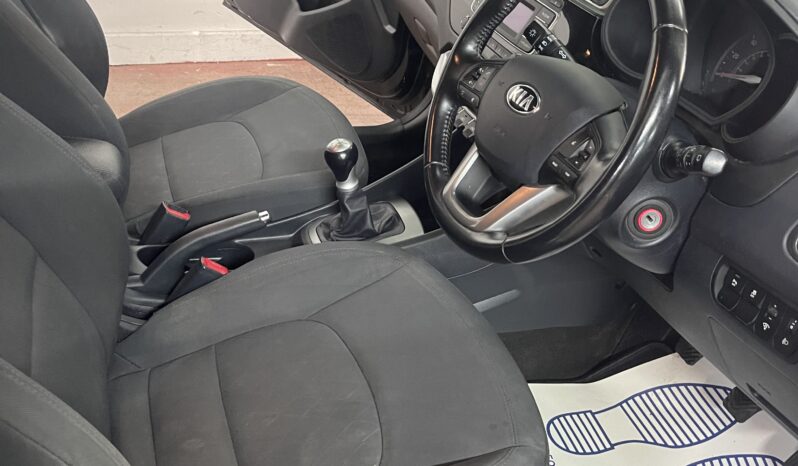 
2016 Kia Rio Black Hatchback full									