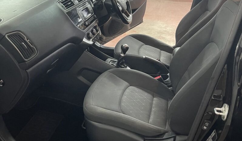 
2016 Kia Rio Black Hatchback full									