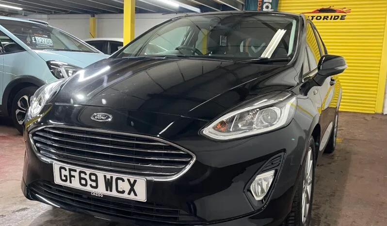 
2019 Ford Fiesta Black Hatchback full									