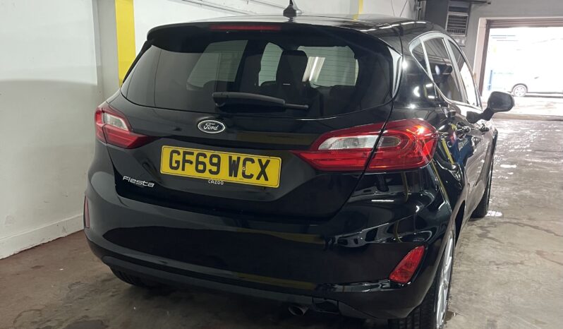
2019 Ford Fiesta Black Hatchback full									