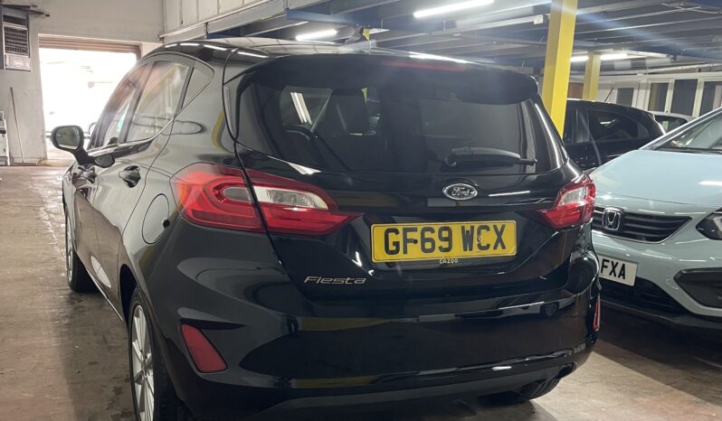 
2019 Ford Fiesta Black Hatchback full									