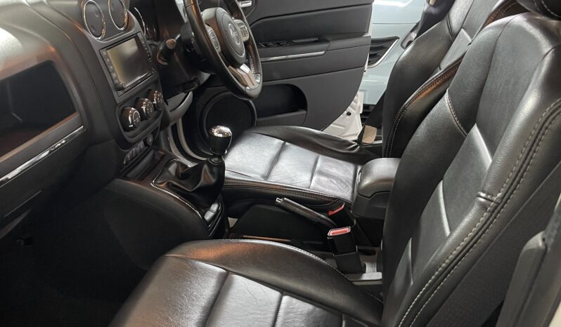 
2012 Jeep Compass White SUV full									