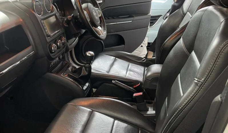 
2012 Jeep Compass White SUV full									