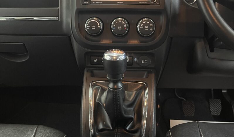 
2012 Jeep Compass White SUV full									