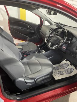 
2015 Kia Rio Red Hatchback full									