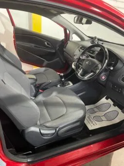 
2015 Kia Rio Red Hatchback full									