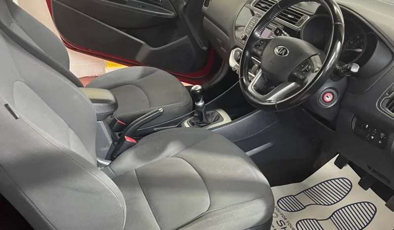 
2015 Kia Rio Red Hatchback full									