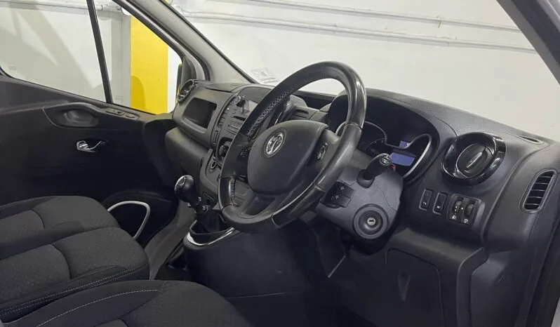 
2017 Vauxhall vivaro White Wagon full									
