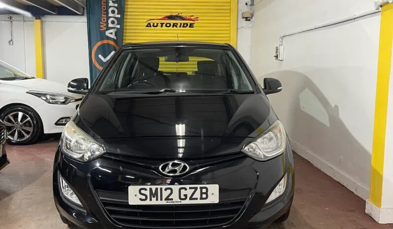
2012 Hyundai i20 Black Hatchback full									