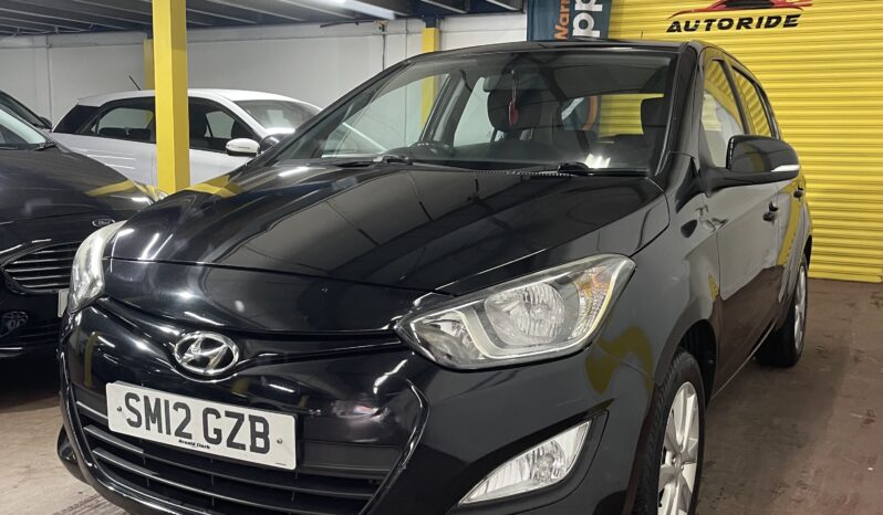 
2012 Hyundai i20 Black Hatchback full									