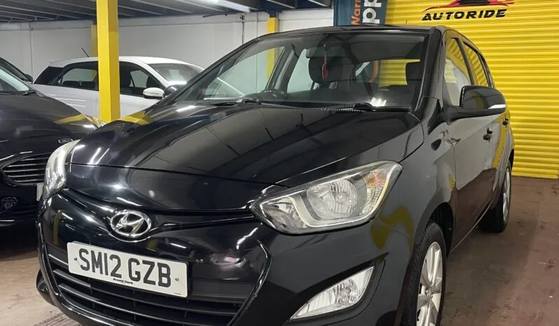 
2012 Hyundai i20 Black Hatchback full									