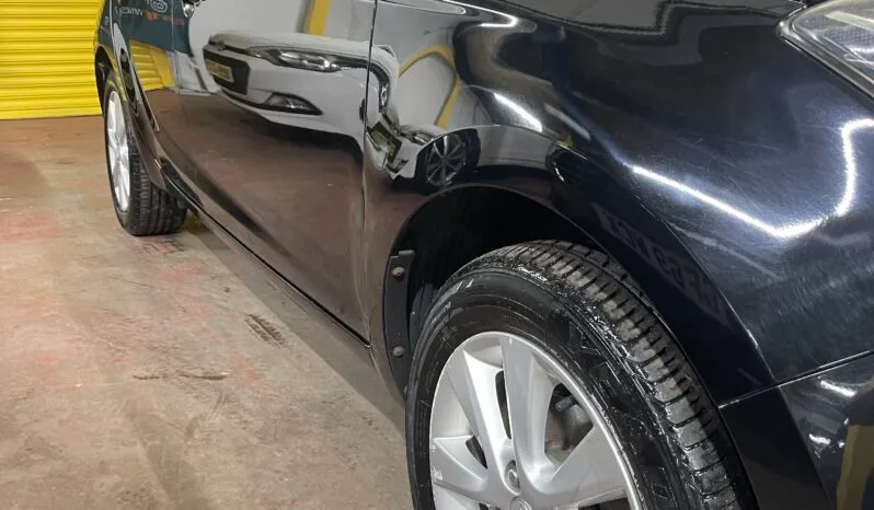 
2012 Hyundai i20 Black Hatchback full									