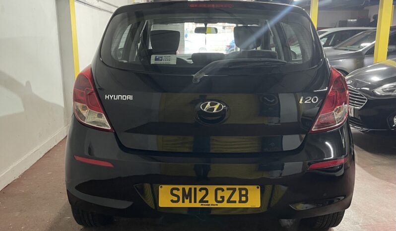 
2012 Hyundai i20 Black Hatchback full									