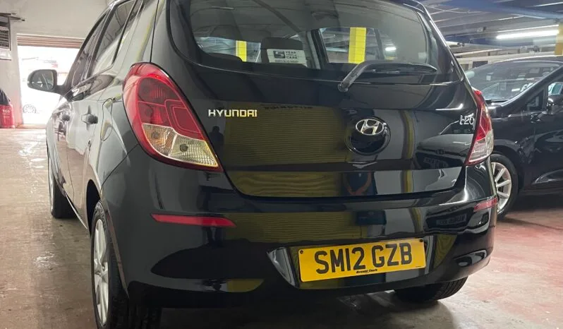 
2012 Hyundai i20 Black Hatchback full									
