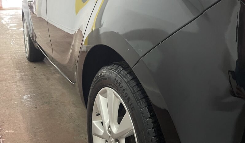 
2012 Hyundai i20 Black Hatchback full									