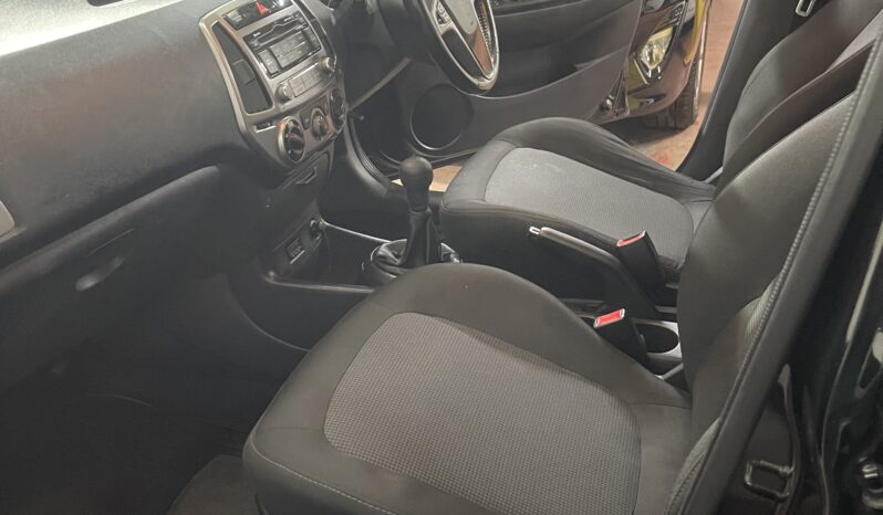 
2012 Hyundai i20 Black Hatchback full									