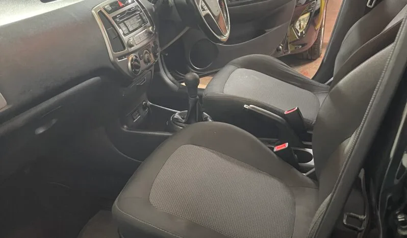 
2012 Hyundai i20 Black Hatchback full									