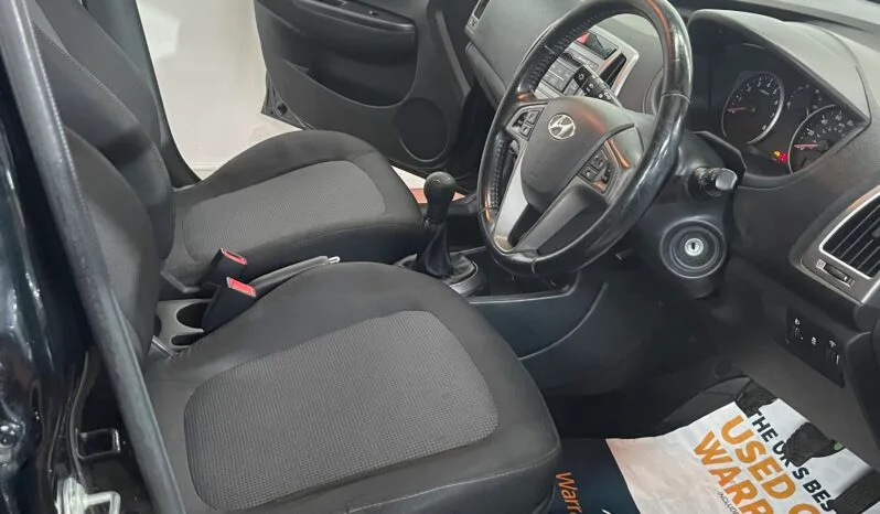 
2012 Hyundai i20 Black Hatchback full									