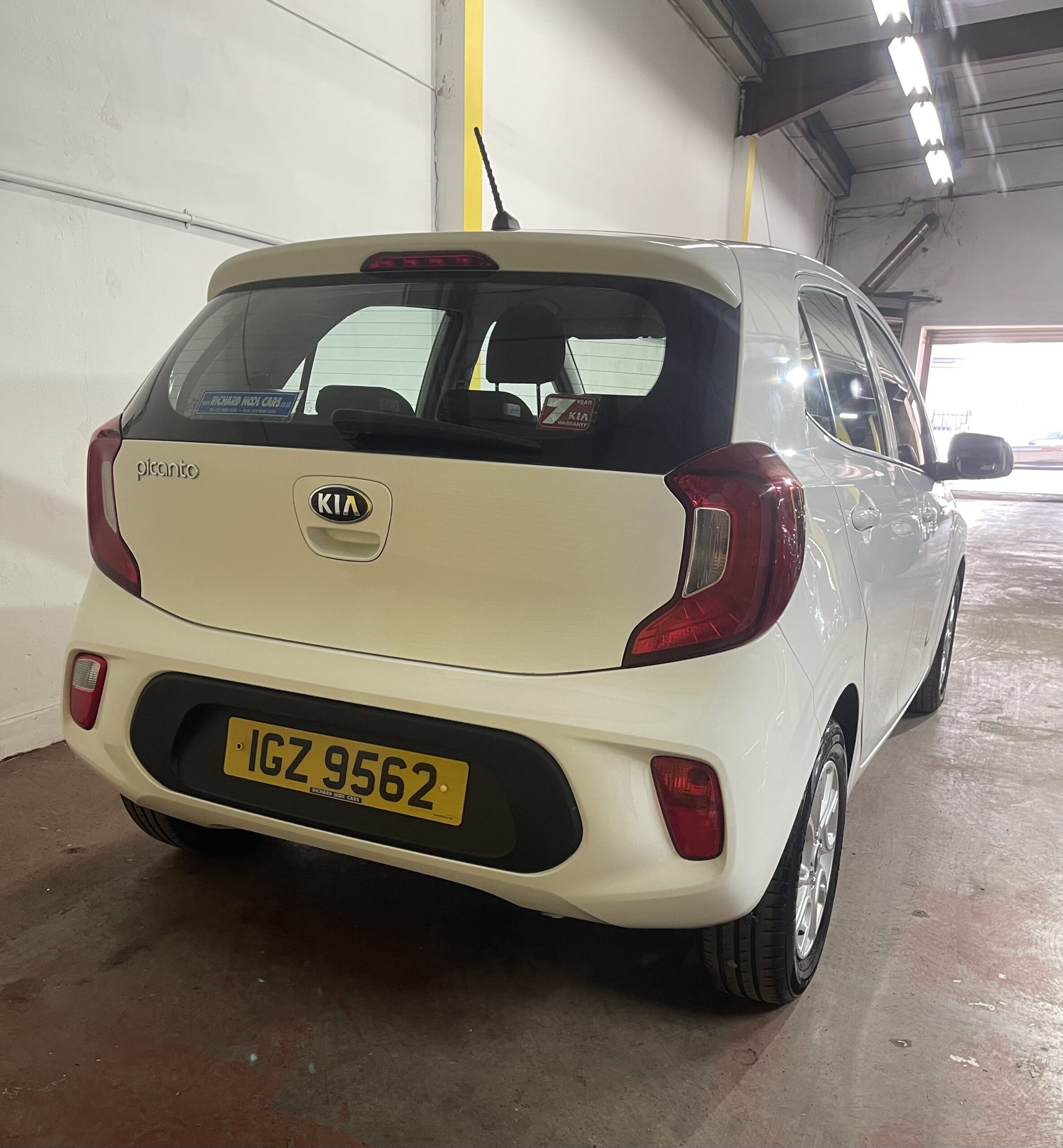 2018 Kia picanto White Hatchback