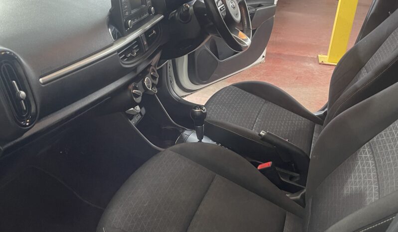 
2018 Kia picanto White Hatchback full									