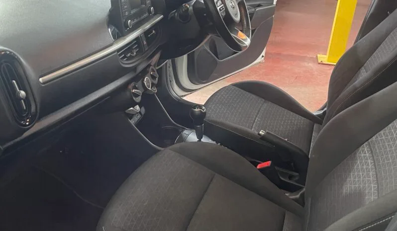 
2018 Kia picanto White Hatchback full									