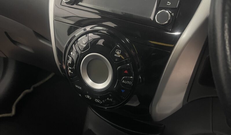 
2015 Nissan note White Hatchback full									