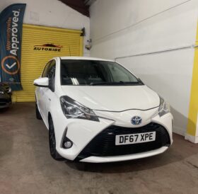 2017 Toyota Yaris VVT White Hatchback