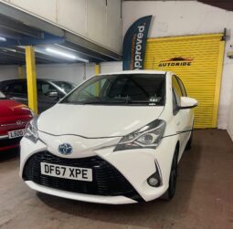 2017 Toyota Yaris VVT White Hatchback