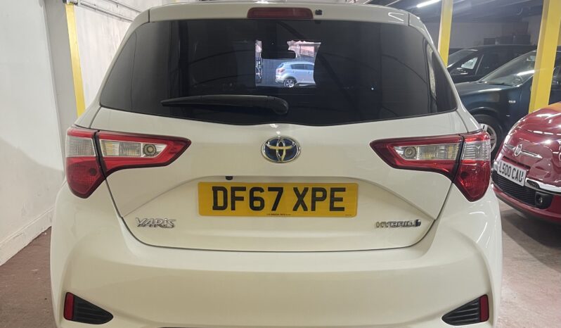 
2017 Toyota Yaris VVT White Hatchback full									