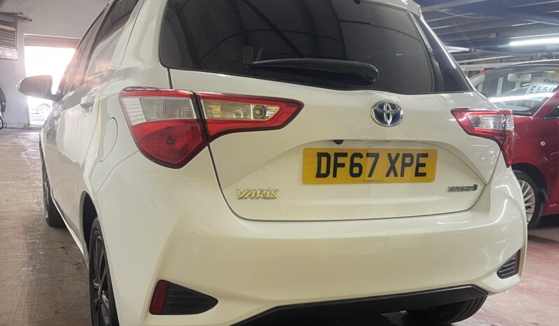 
2017 Toyota Yaris VVT White Hatchback full									