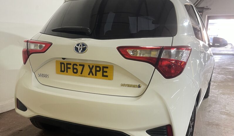 
2017 Toyota Yaris VVT White Hatchback full									