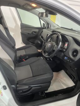 
2017 Toyota Yaris VVT White Hatchback full									