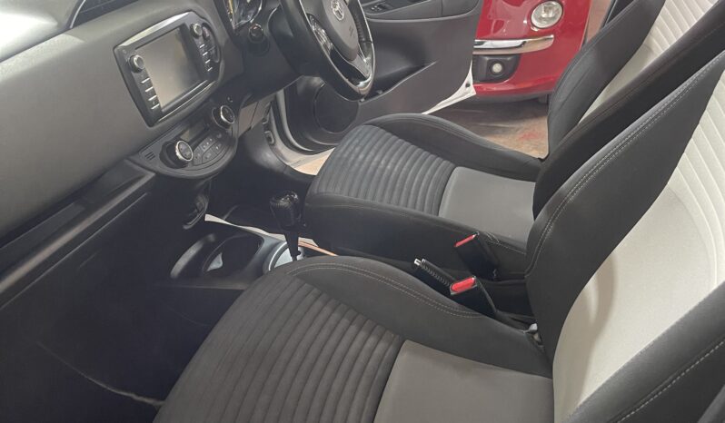 
2017 Toyota Yaris VVT White Hatchback full									