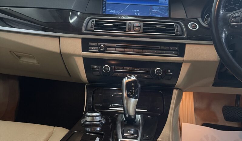 
2010 BMW 5 series Black Sedan full									