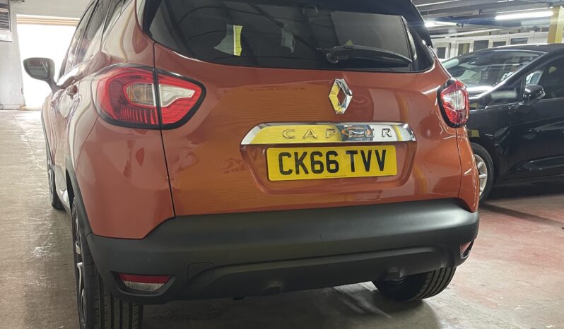 
2016 Renault Captur Orange SUV full									