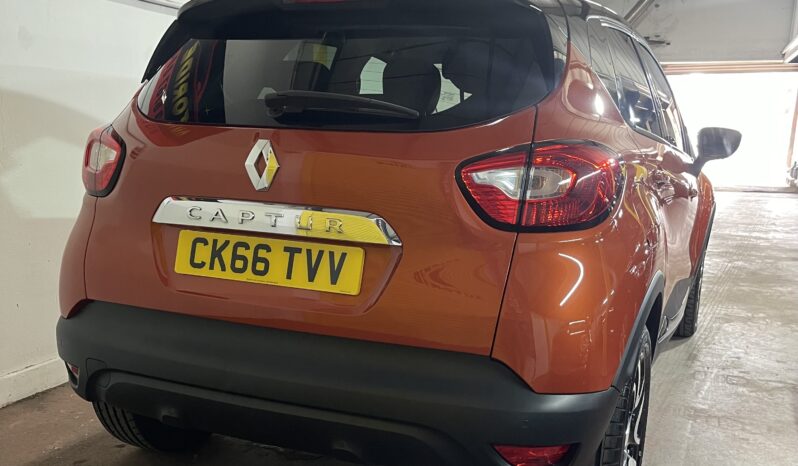 
2016 Renault Captur Orange SUV full									
