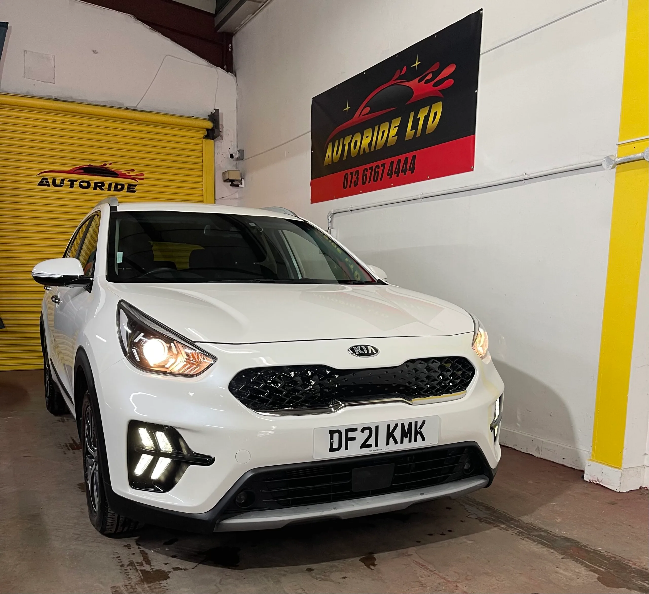 2021 Kia niro White SUV