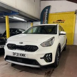 
2021 Kia niro White SUV full									