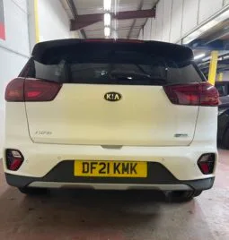 
2021 Kia niro White SUV full									